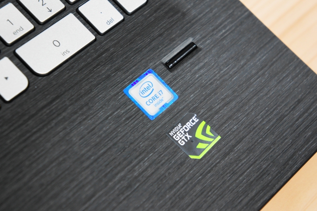 CPU ロゴ・NVIDIA ロゴ・指紋センサー