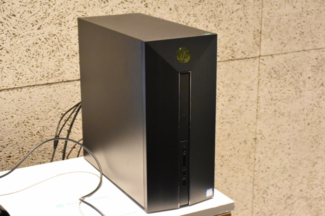 HP Pavilion Power 580 正面（その１）