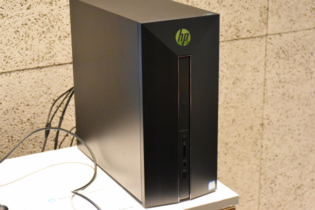 HP Pavilion Power 580 正面（その４）