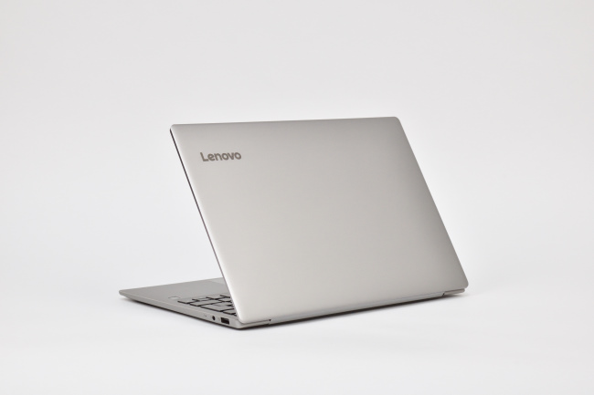 Lenovo ideapad 720S 背面側（その２）