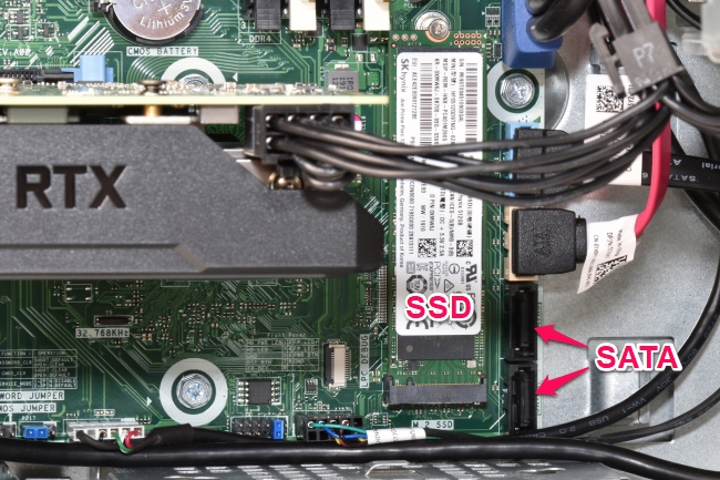 SSD と SATAコネクタ