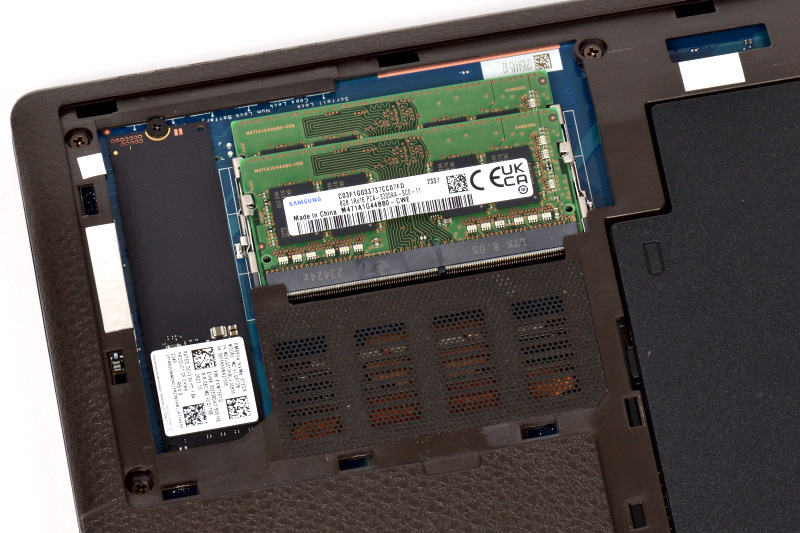 内部パーツ（メモリ・SSD）