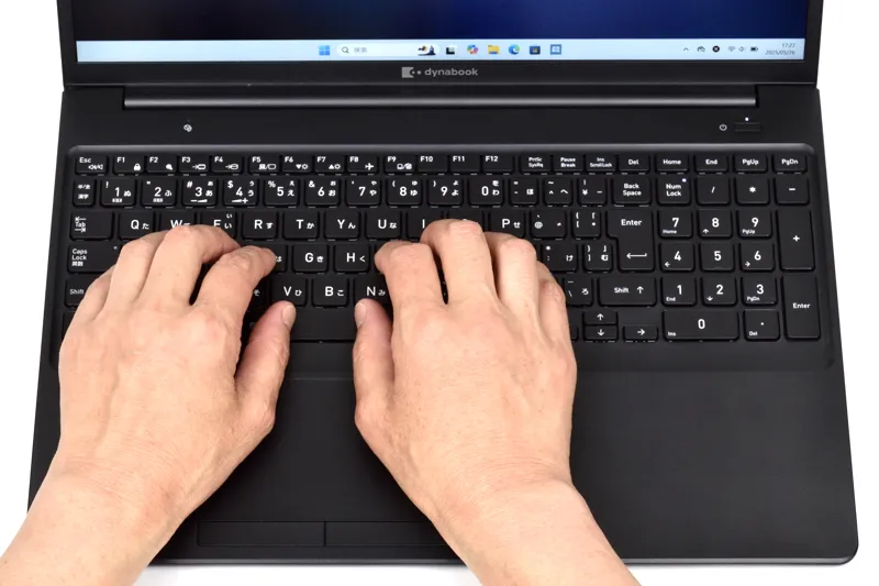 キーボードに両手を置いたときのイメージ
