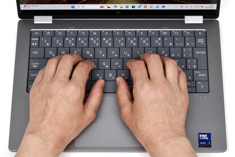 キーボードに両手を置いたときのイメージ