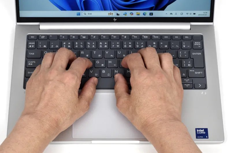 キーボードに両手を置いたときのイメージ