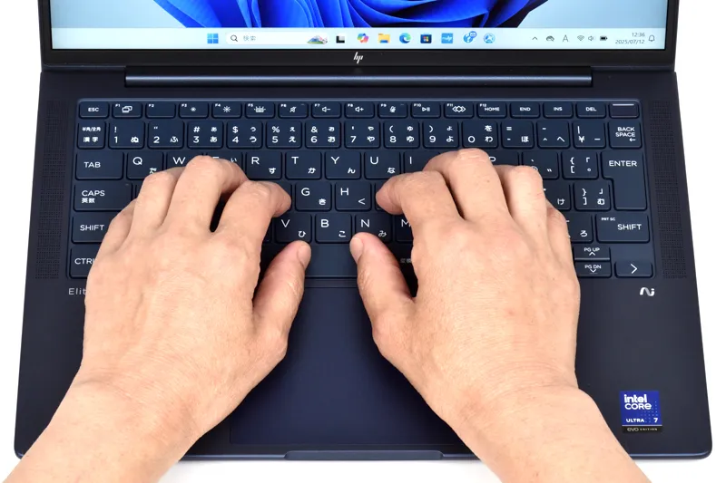 キーボードに両手を置いたときのイメージ