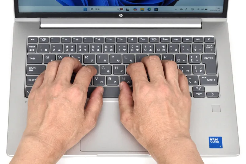 キーボードに両手を置いたときのイメージ
