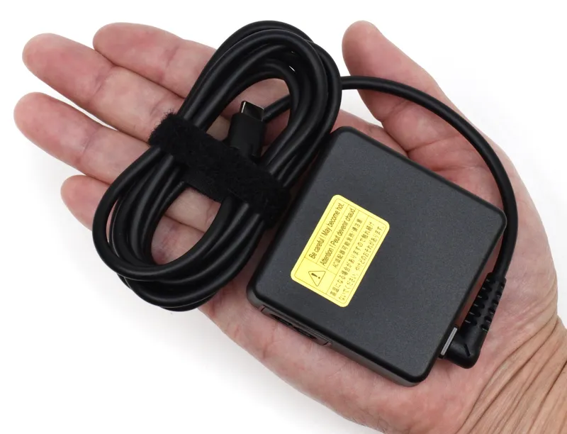 電源アダプターの大きさイメージ