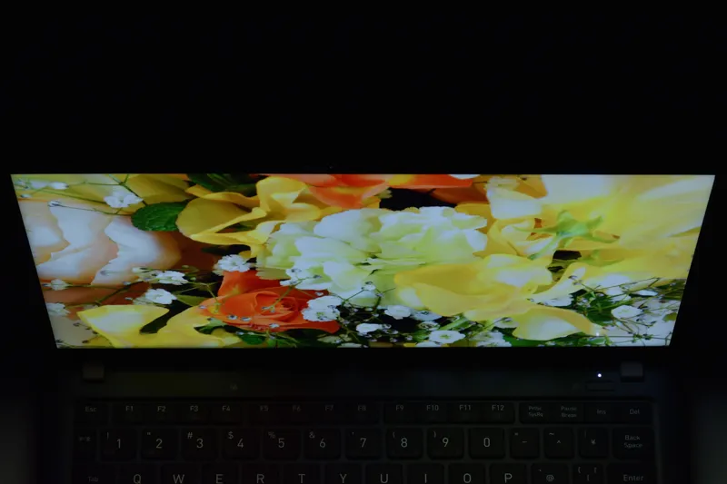 上側 ディスプレイ面から30度の角度