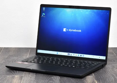 正面斜め（背景付き）