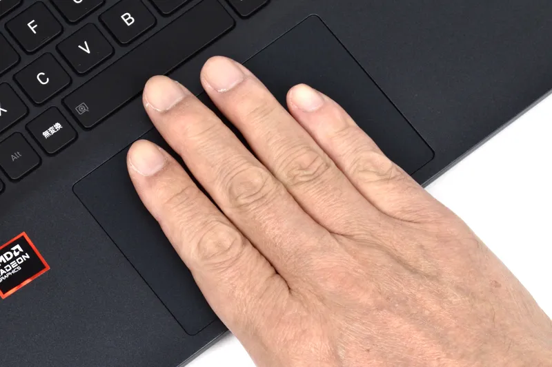 タッチパッドのサイズ感