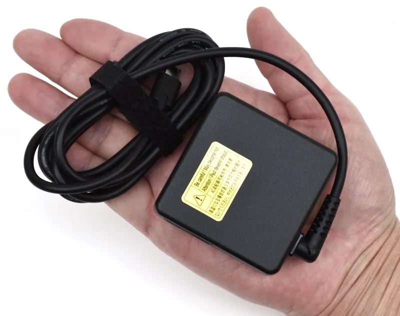 電源アダプターの大きさイメージ