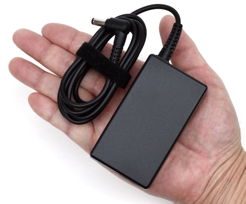 電源アダプターの大きさ比較