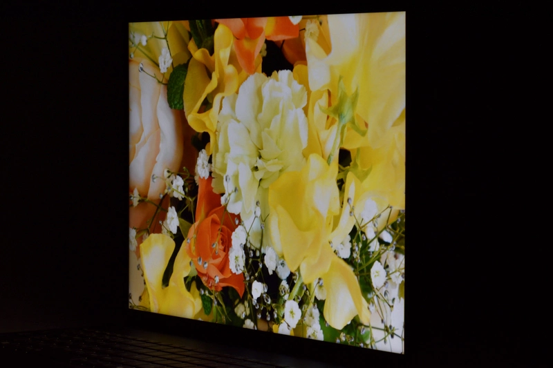 右側 ディスプレイ面から30度の角度