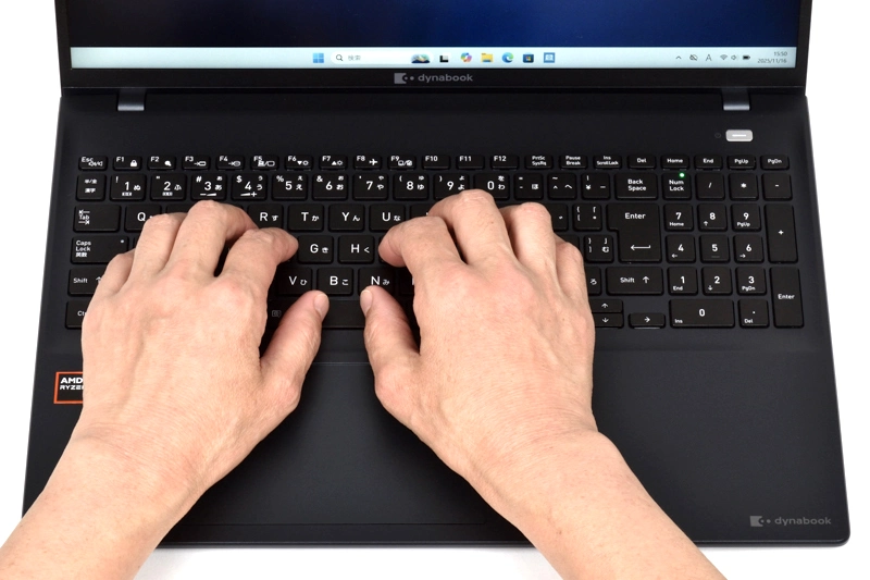 キーボードに両手を置いたときのイメージ