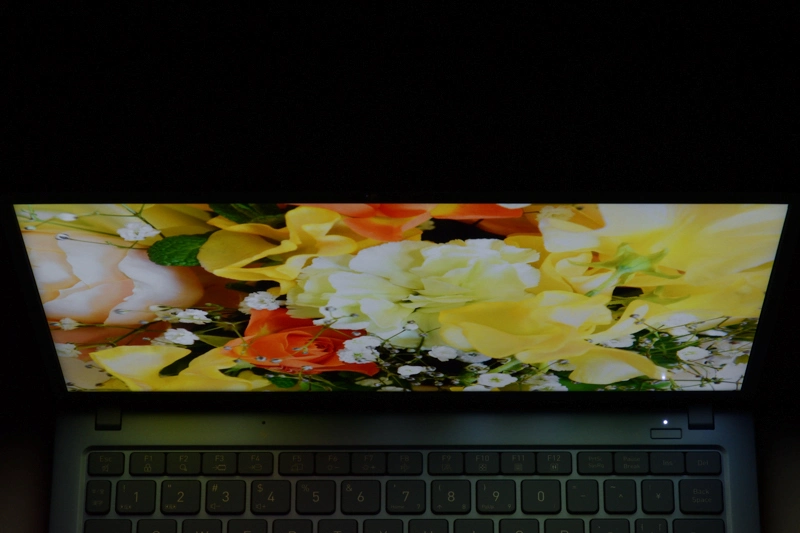 上側 ディスプレイ面から30度の角度