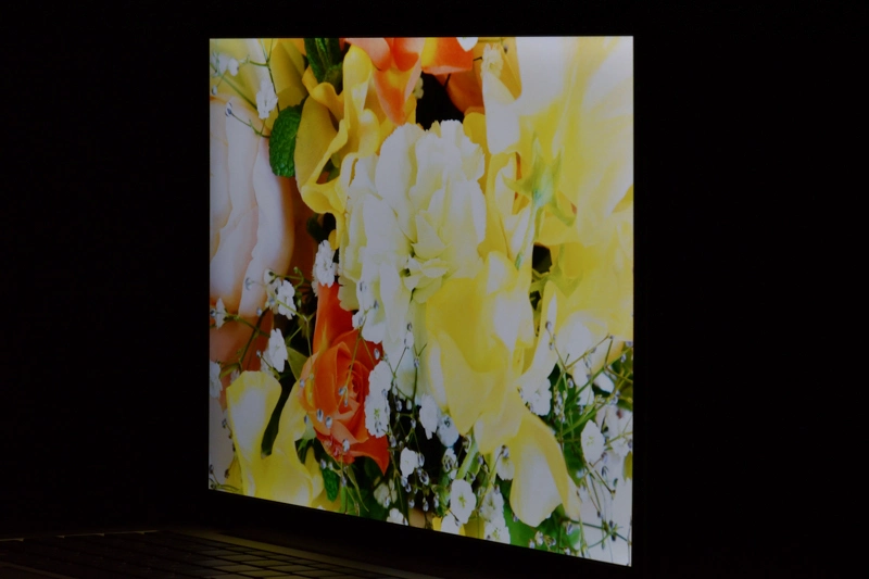 右側 ディスプレイ面から30度の角度