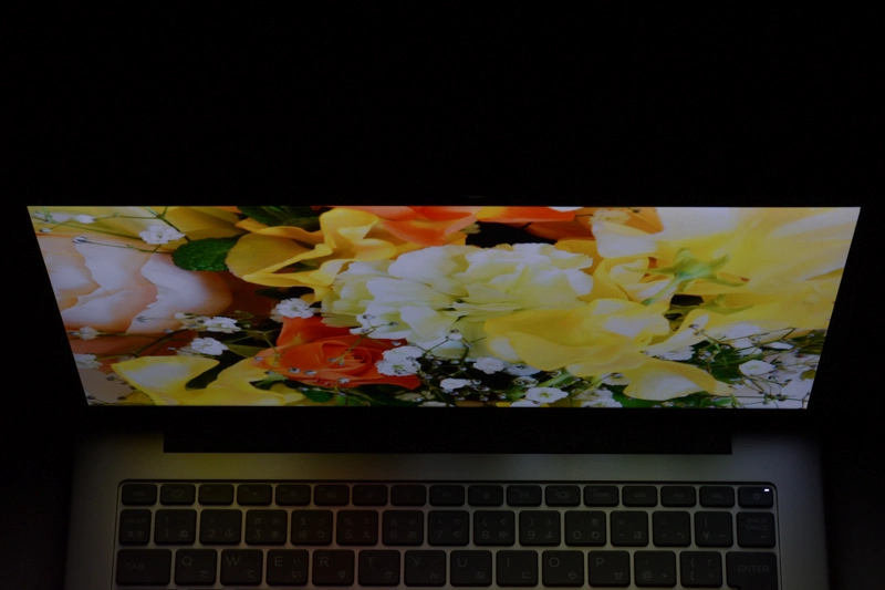 上側 ディスプレイ面から30度の角度