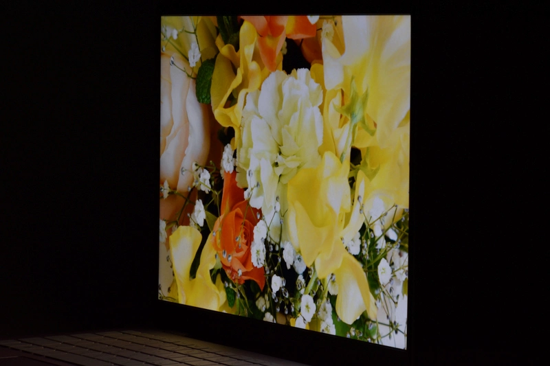 右側 ディスプレイ面から30度の角度