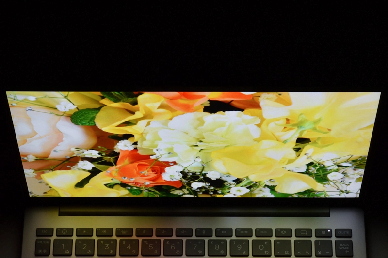 上側 ディスプレイ面から30度の角度