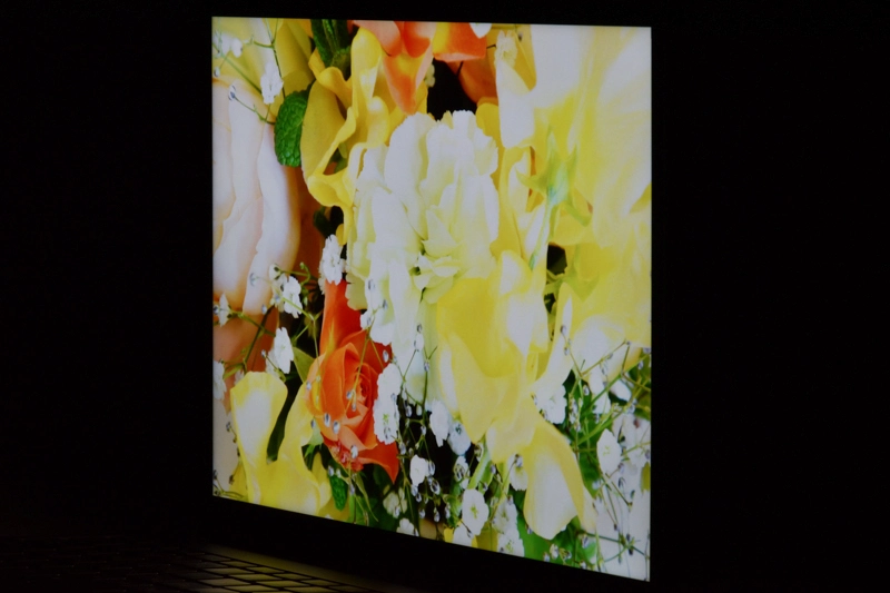 右側 ディスプレイ面から30度の角度