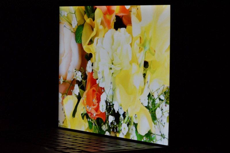 右側 ディスプレイ面から30度の角度