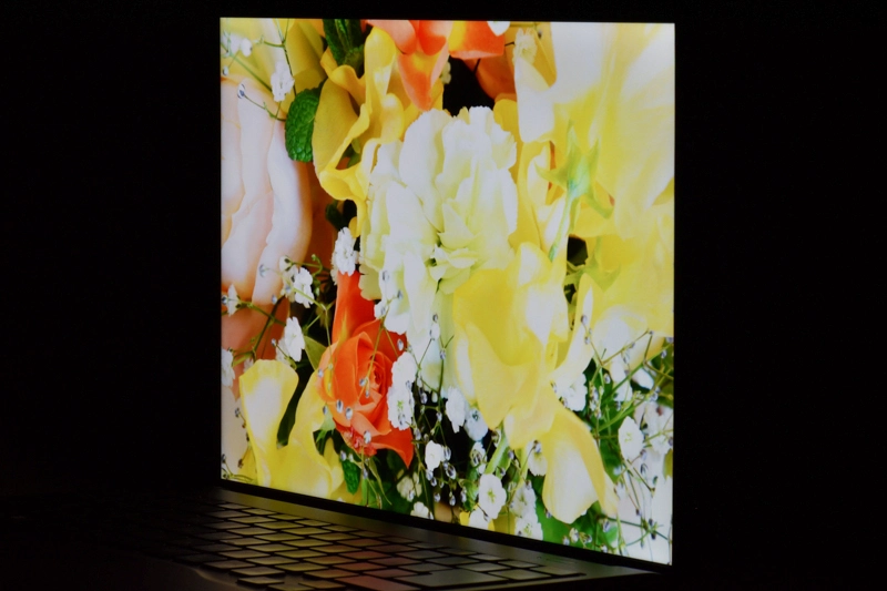 右側 ディスプレイ面から30度の角度