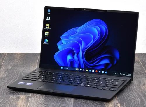 正面斜め（背景付き）