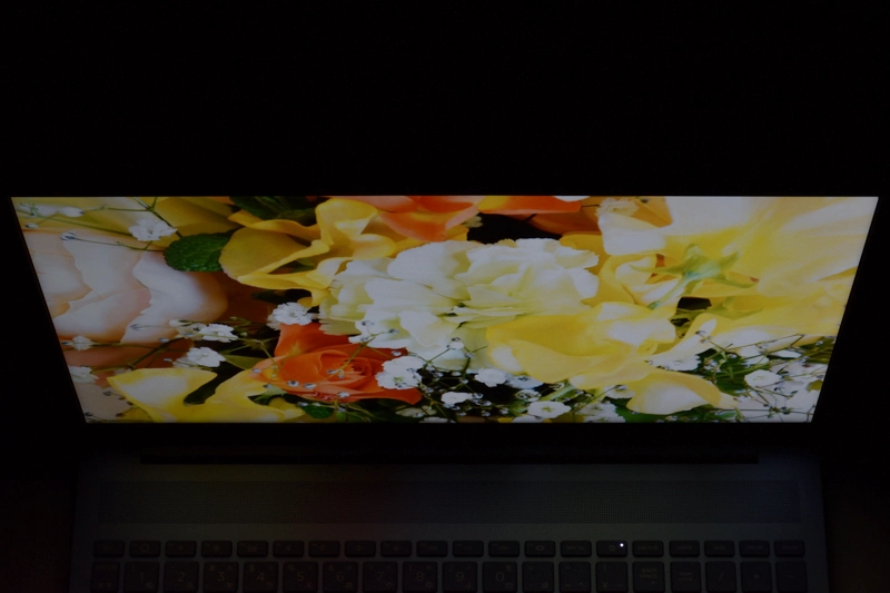 上側 ディスプレイ面から30度の角度