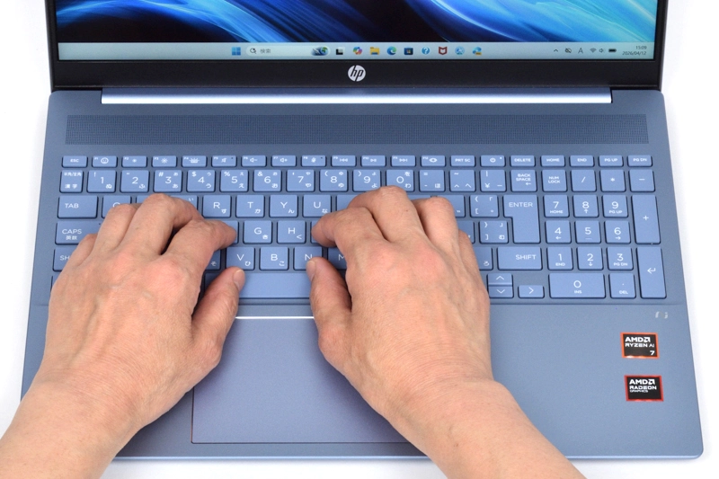 キーボードに両手を置いたときのイメージ