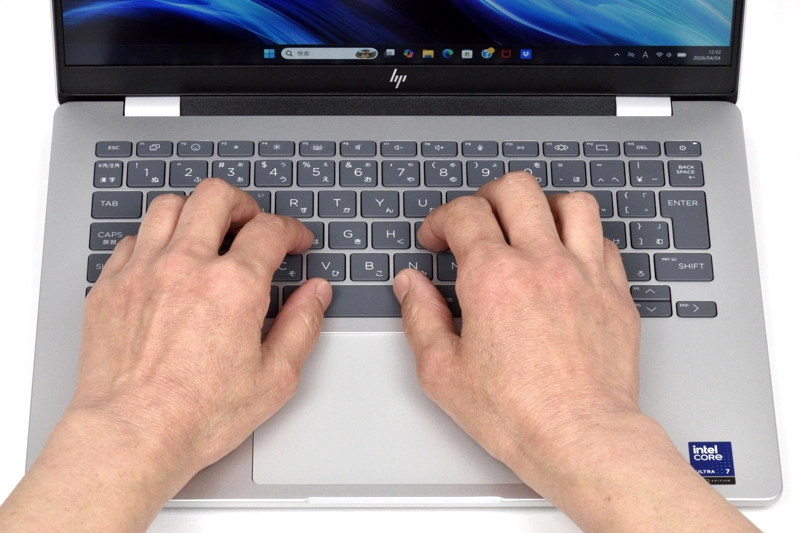 キーボードに両手を置いたときのイメージ