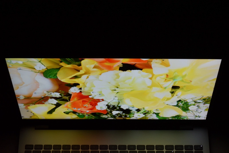 上側 ディスプレイ面から30度の角度