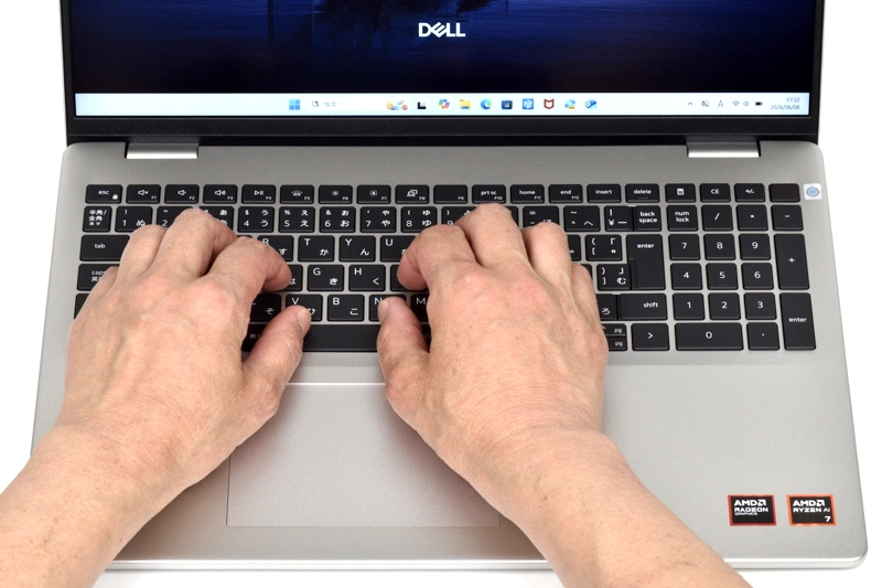 キーボードに両手を置いたときのイメージ