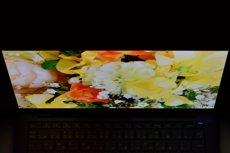 上側 ディスプレイ面から30度の角度