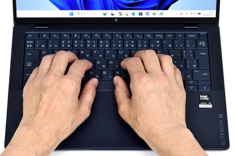 キーボードに両手を置いたときのイメージ