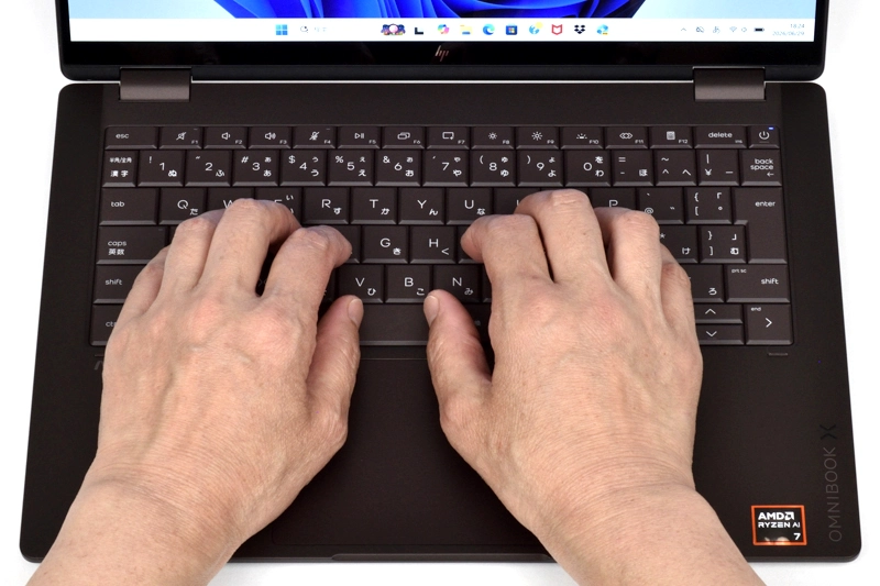 キーボードに両手を置いたときのイメージ