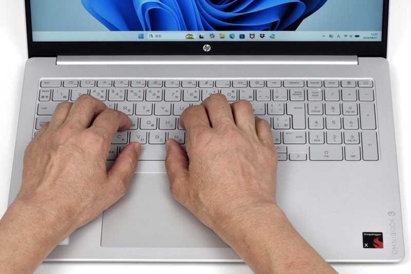 キーボードに両手を置いたときのイメージ