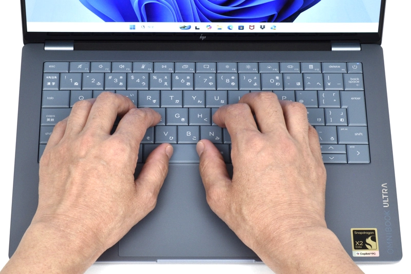 キーボードに両手を置いたときのイメージ